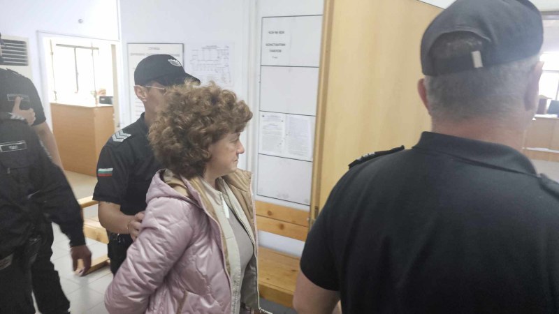 Под засилена охрана доведоха в съда д-р Златка Димчева, обвинена в източване на средства от НЗОК