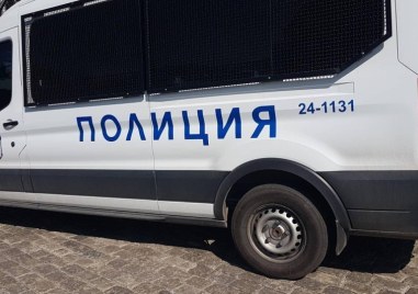 Мъж в Пловдив задигна алкохол, друг в Карлово опита да обере кола