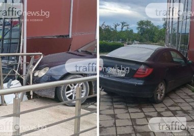 Мерцедес се заби в Колодрума