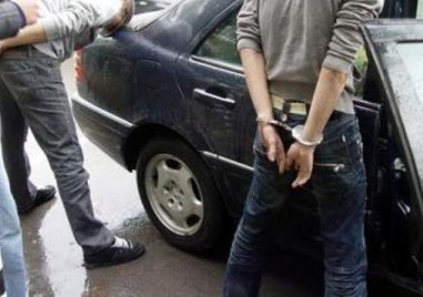 Младежи нападнаха и ограбиха деца в Пловдив