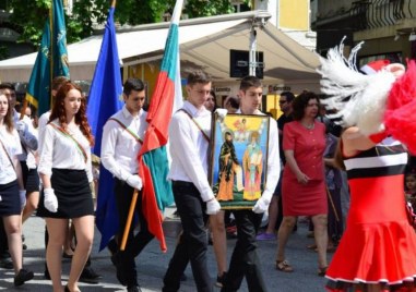 Пловдив празнува 24 май с шествие, концерти и награждаване на заслужили директори, учители и творци