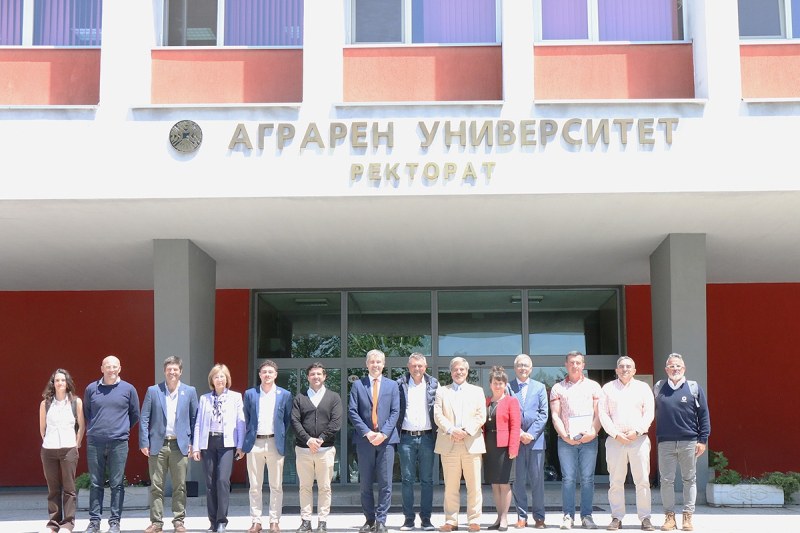 Аржентински институции проведоха семинар за устойчивото земеделие и иновации в Аграрния университет