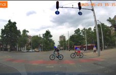 Деца “прелетяха“ на червено през оживено кръстовище в Пловдив