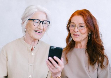Науката: Използването на интернет от хора на 50+ години подобрява психично здраве