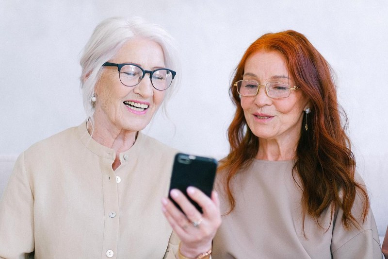 Науката: Използването на интернет от хора на 50+ години подобрява психично здраве