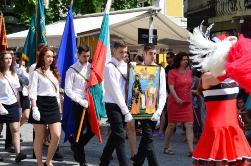 Пловдив празнува днес с шествие, концерти и награди