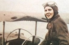 56 години от смъртта на карловката Райна Касабова - медицинска сестра, първата жена, участвала в боен полет