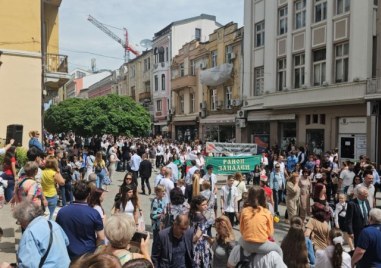 Ученици: Горди сме с нашата писменост, чест е да празнуваме 24 май