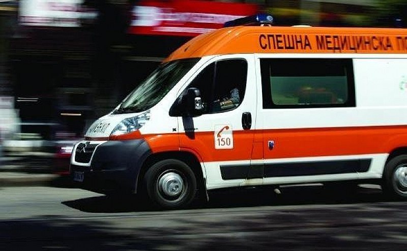 Млада жена пострада при катастрофа на пътя Кричим - Девин, лекари в Пловдив я преглеждат