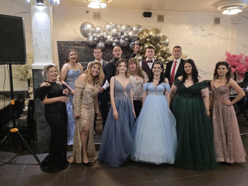 Изпратиха тържествено абитуриентите в Брезово