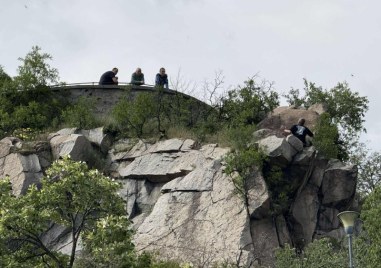 Полицията успя да свали Пейо от скалите на Бунарджика