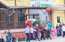 За 33-та година: Царацовци отбелязаха празника на селото с дълго право хоро, поведено от кмета