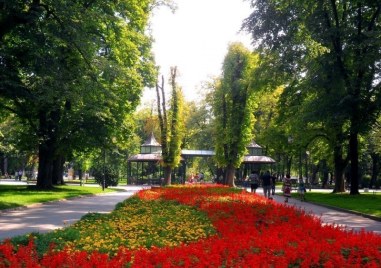 Слънчева и ясна неделя в Пловдив, температурите тръгват нагоре