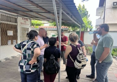 Кметът на Пловдив и на район „Западен“ са на място на пожара в „Прослав“