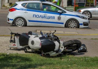 Млад моторист е в болница след катастрофа в Пловдив