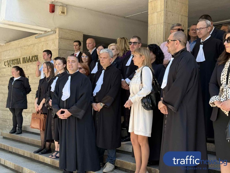 Адвокатите от Пловдив излязоха на протест