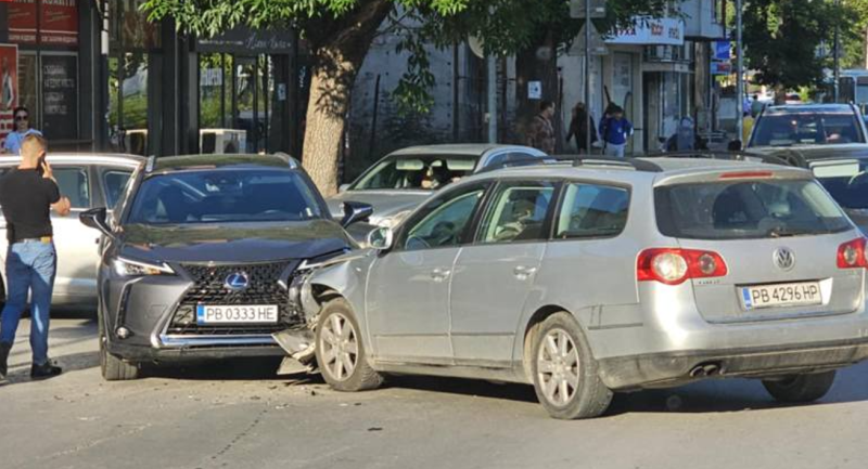 Катастрофа на Пещерско шосе затрудни движението