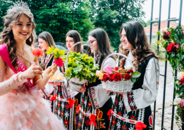 Карловското село Пролом кани на събор с Царицата на розата, много музика и танци