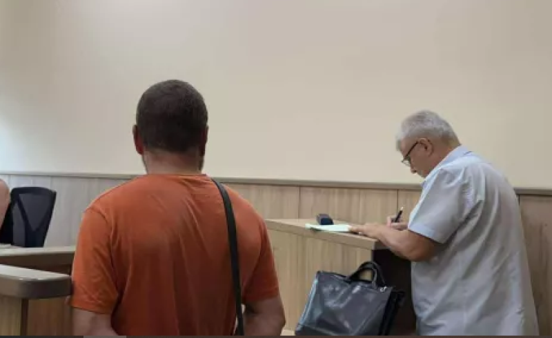 Прокурори конвоираха сами престъпник без белезници в пловдивския съд
