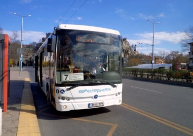 Пускат повече автобуси за задушницата утре
