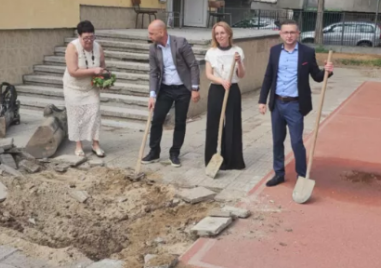 Дадоха старт на строителството на нов корпус и мултифункционална зала в НУ „Христо Ботев“