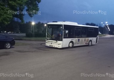 Автобус от градския транспорт в Пловдив стои изоставен с дни до Братската могила