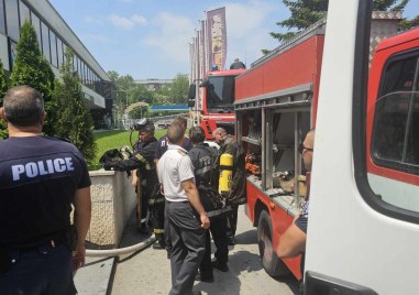 Искра подпалила дискотека “Сикретс“ – вътре е имало 20 души СНИМКИ + ВИДЕО