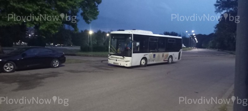 Автобус от градския транспорт в Пловдив стои изоставен с дни до Братската могила
