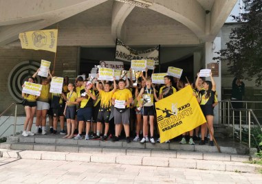 Състезатели по гребане и кану-каяк излязоха на протест, принудиха кмета да оттегли точката