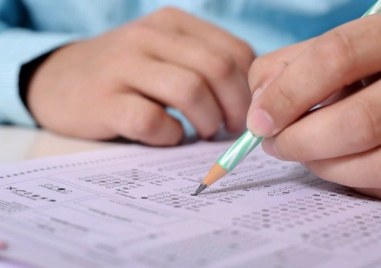5631 седмокласници в Пловдив са на матури утре и в петък