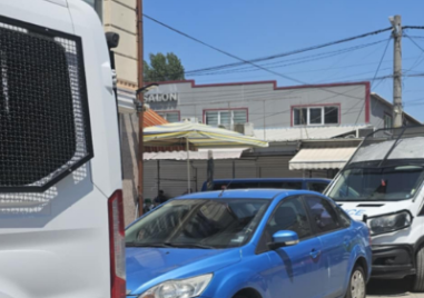 Прокурори и спецполицаи нахлуха в Столипиново