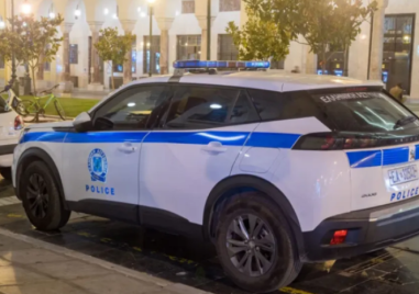 Откриха и задържаха пак българите, заключили бебето си на тераса в Солун