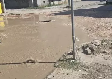 ВиК авария на кръстовище в Кючука, пловдивчани смятат, че е нов водопровод на ул. „Петър Стоев“