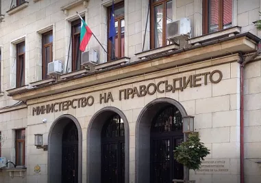 Правосъдното министерство отрече да има теч на лични данни от Търговския регистър, обвини Google