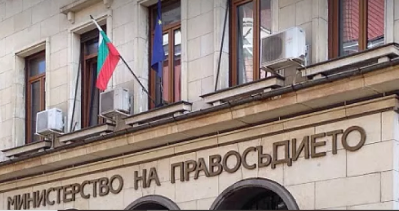 Министерството отрече да има теч на лични данни от Търговския регистър, обвини Google