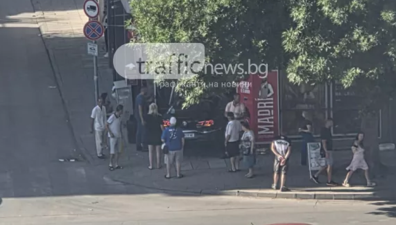 Кола се вряза в магазин на “Пещерско шосе“