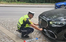 Луксозен Мерцедес остана без номера при полицейска акция в Пловдив
