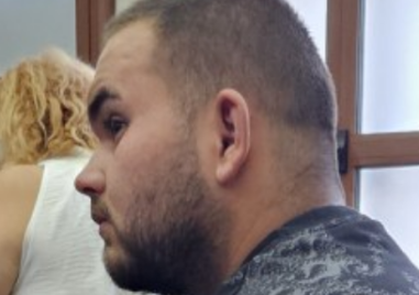 Фатална маневра в Асеновград: Млад шофьор премаза жена пред очите на синовете й