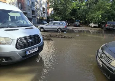 Наводнение на улица в Кючука след ВиК авария, жители останаха без вода