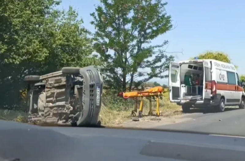 Тежка катастрофа между Труд и Калояново, кола се преобърна