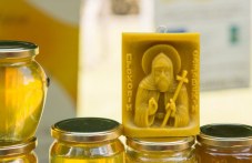 Светите Прокопий и Теофил почита Църквата днес, празнуват пчеларите