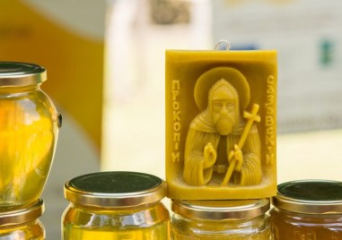Светите Прокопий и Теофил почита Църквата днес, празнуват пчеларите