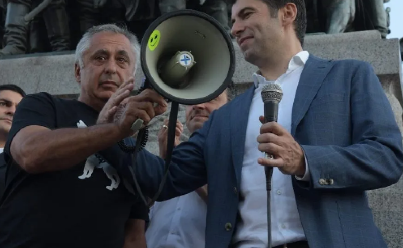 Бащата на Кирил Петков: Предатели, по-добре ПП да изчезне