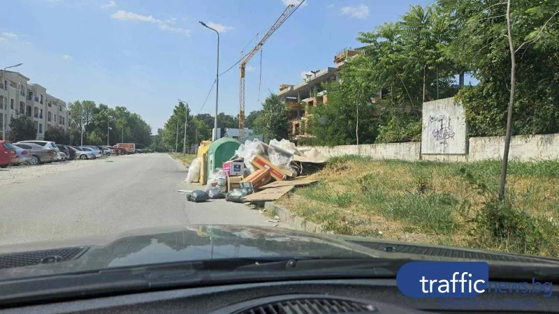 Улица в един от най-застрояваните райони в Пловдив заприлича на бунище, не е чистено от седмица