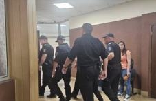 Осъдиха 14-годишния Любомир, пребил до смърт майка си в Пловдив