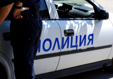 Повдигнаха обвинение на 20-годишен, нападнал полицай в районното в Първомай