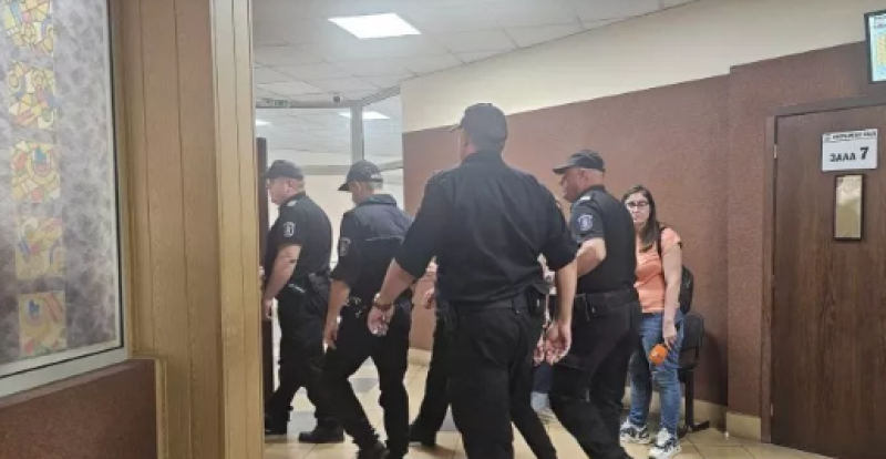 Осъдиха 14-годишния Любомир, пребил до смърт майка си в Пловдив