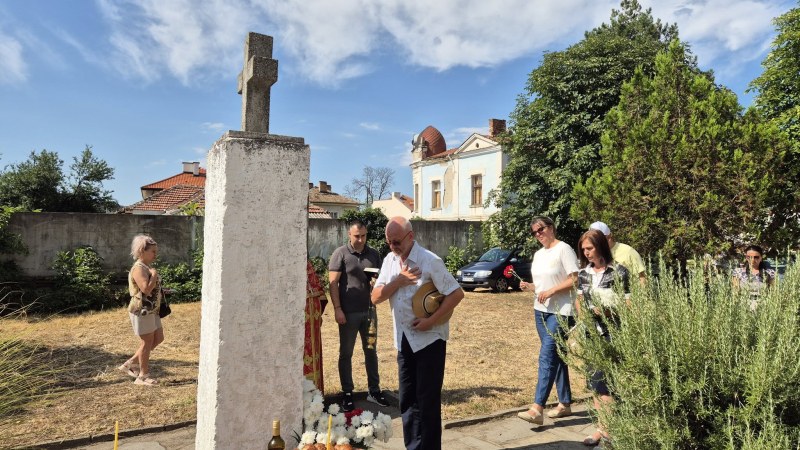 Карловци почетоха паметта на зверски убитите през “Страшното“