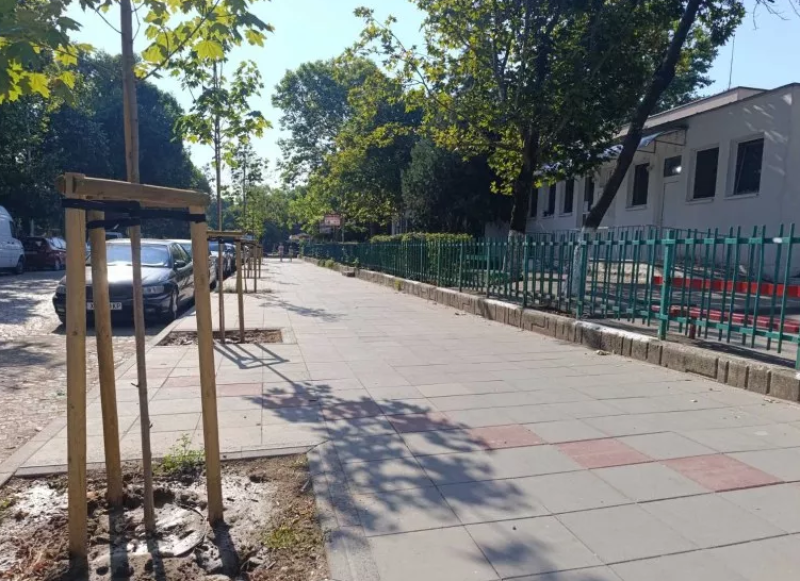 Обновиха изцяло тротоар в Кючука - важна пешеходна зона