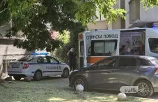 Акция в центъра на Пловдив – пожарникари и медици спасяват мъж, прилошало му в жегата